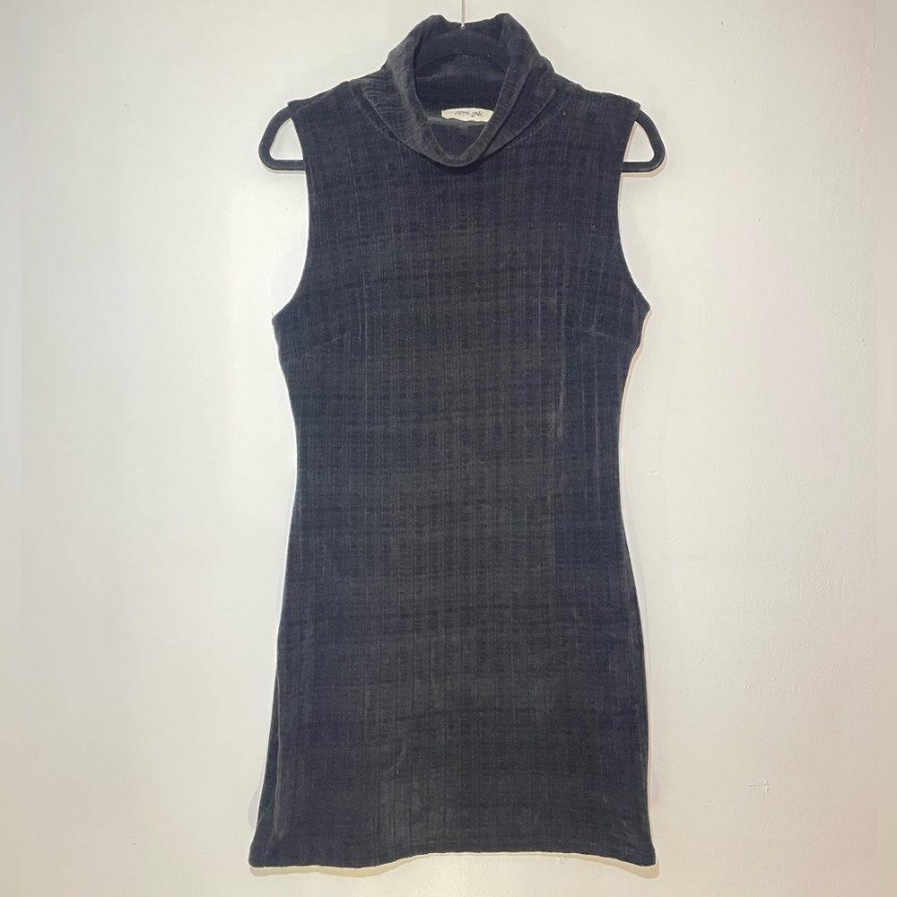 Chic Black Sleeveless Turtleneck Dress